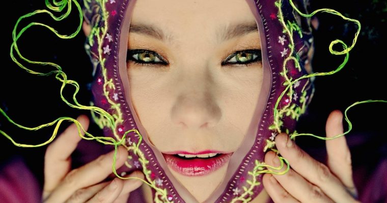 ¿Quién se esconde detrás de las máscaras de Björk?